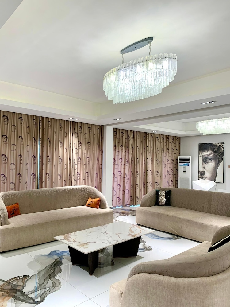 Sujimoto Residences Precious