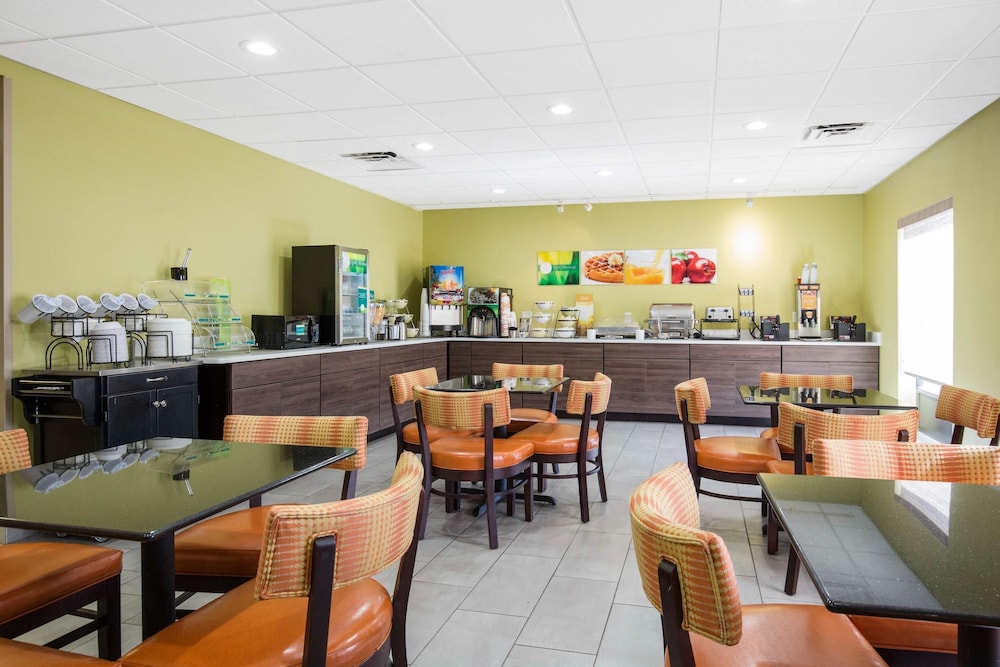 St Louis Vacations - Quality Inn Suites Arnold - St Louis - Property Image 39