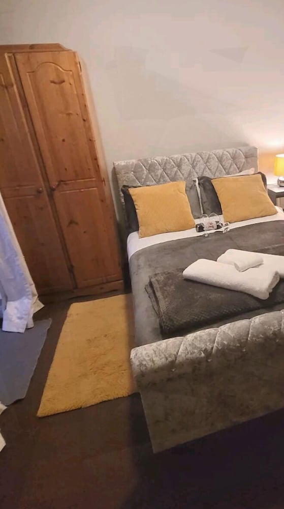 2-bed Apartment, Sleeps 4,on-site Parking view 4