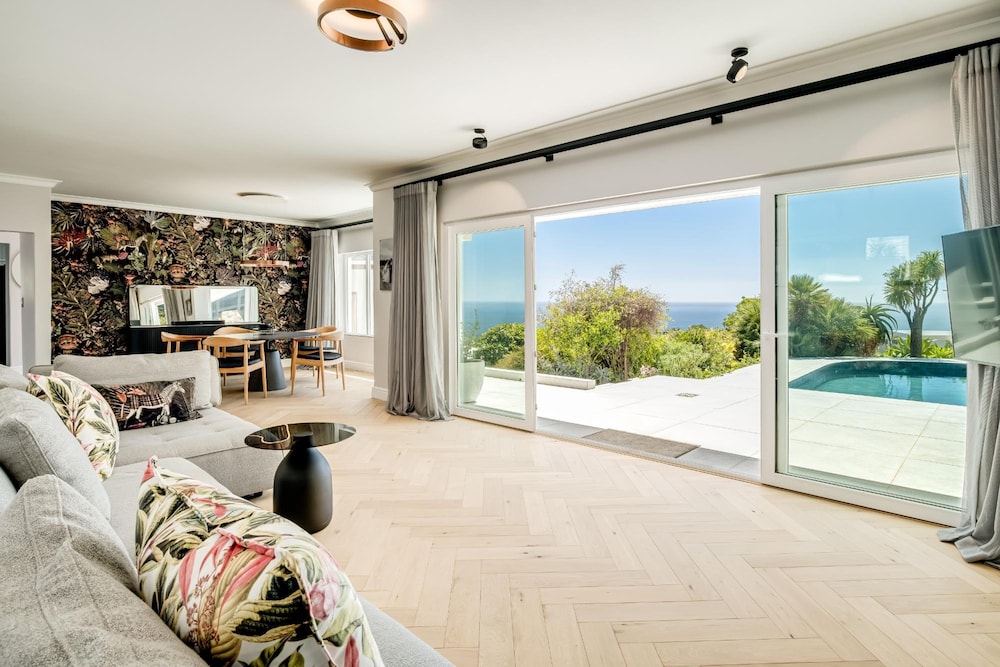 Camps Bay Villa w Pool Gym Studio Aqua Terra