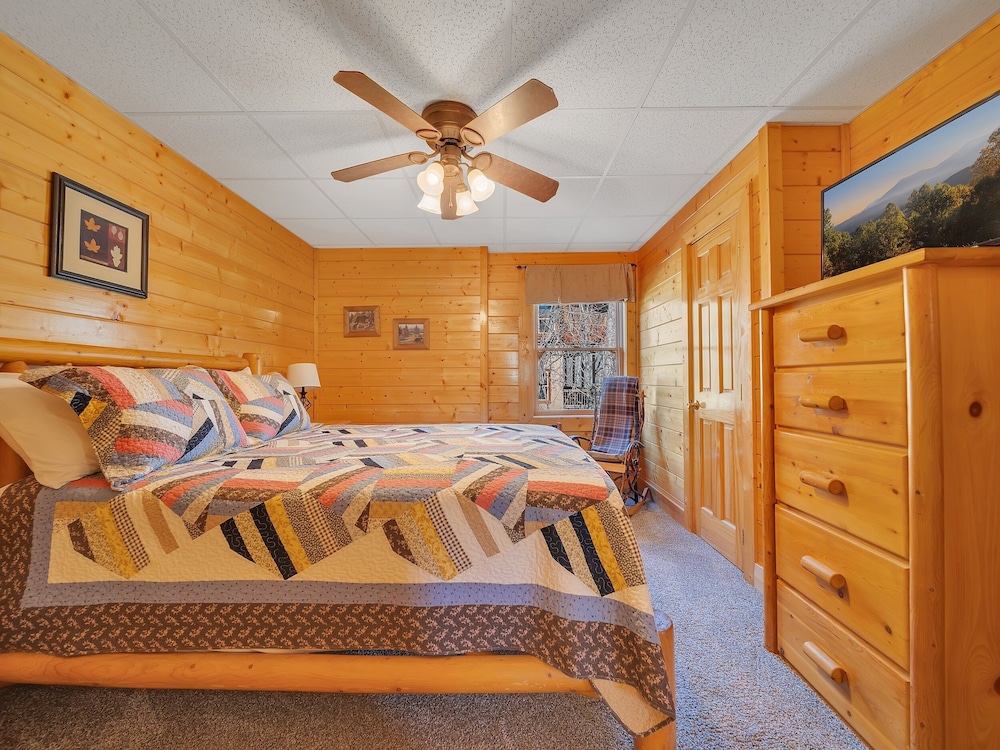 Ern821 - Tranquil Times 5 Bedroom Cabin