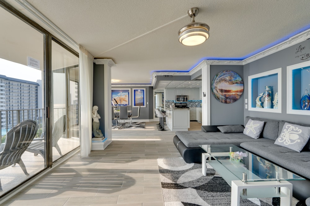 Luxury Panama City Beach Condo w/ Boat Slip!