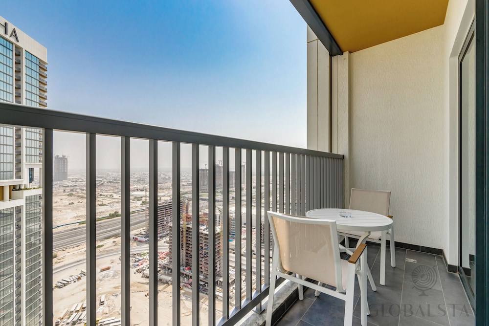 GLOBALSTAY. The Crest Tower C Apartments
