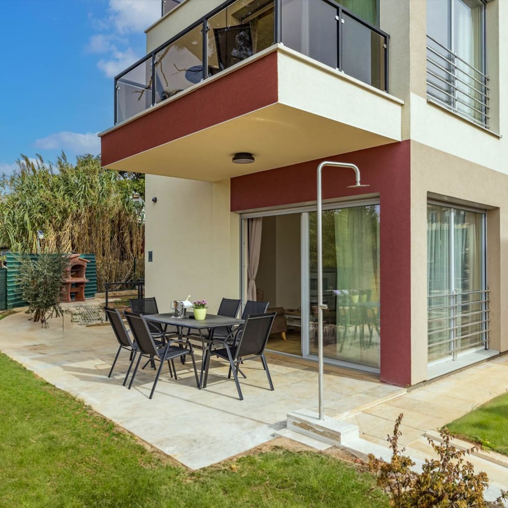Villa Palma - Seaside Luxury Villa for 6 Person