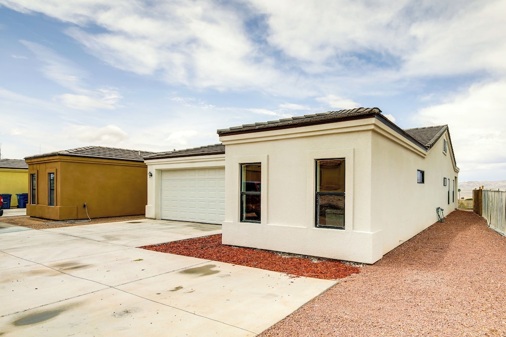 4 Mi to Casinos: Mtn-view Home in Bullhead City!