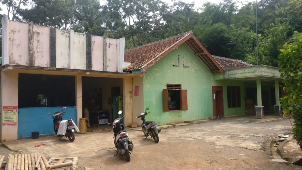 Adji Homestay - Hostel view 2