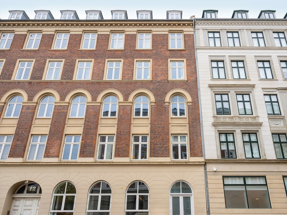 Sanders Noble - Fantastic 5-bdr Apt in the Capital