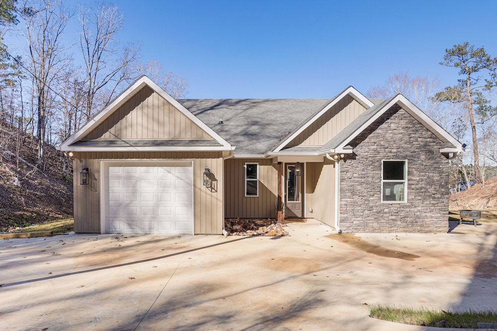 Private Lakeview Haven in Rockford