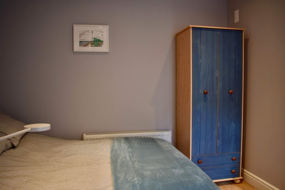 Charming 2 Bedroom Cottage in Central Location