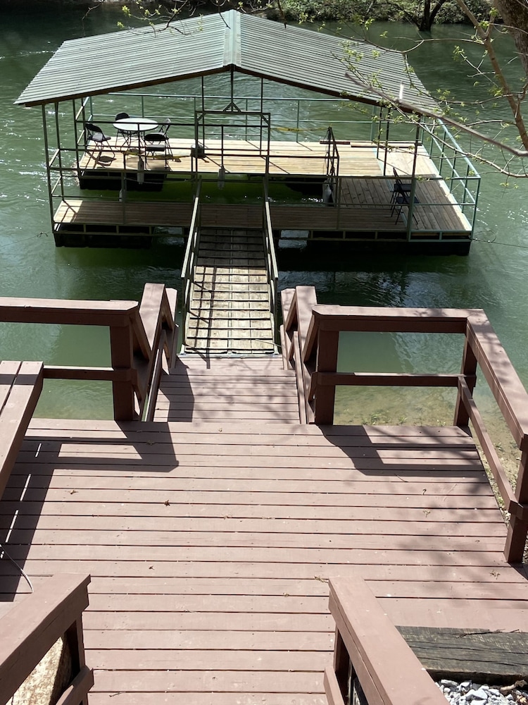 Riverbend Serenity Cabins view 5