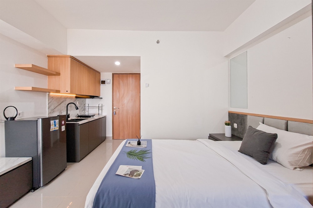 Studio Near Krl Station At Cisauk Point Apartment