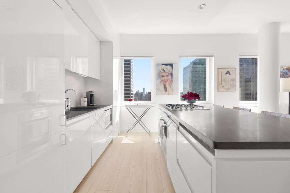 4 Bedroom Luxury Apartment - Grand Opening Promotion - 2