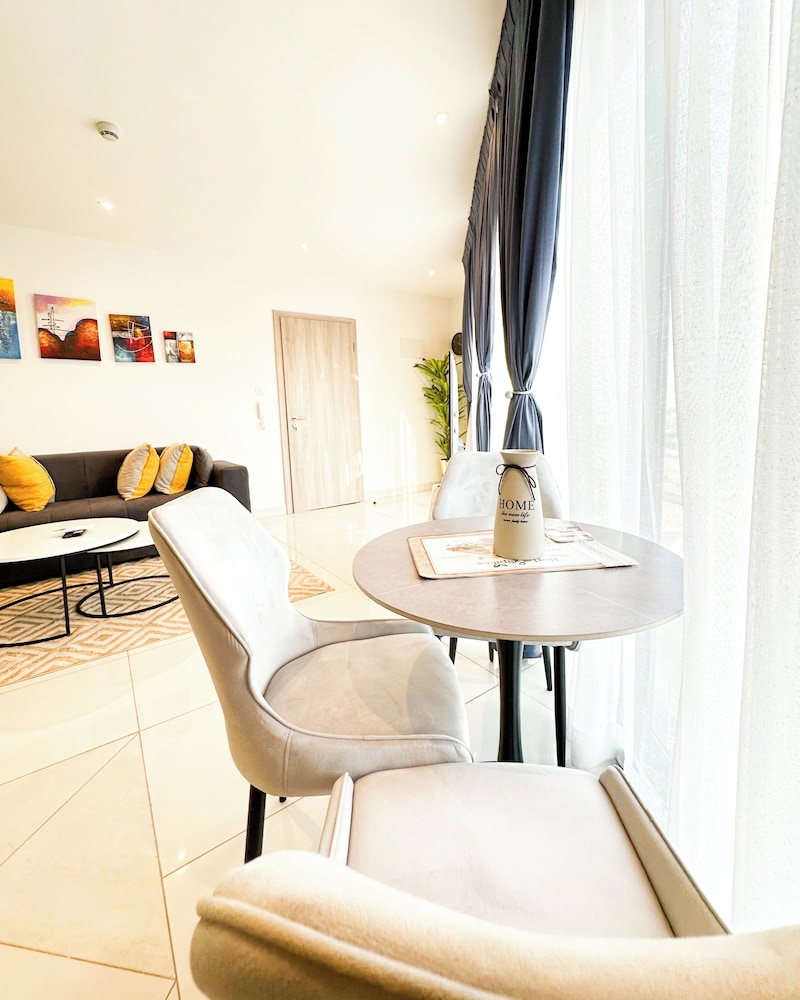 Loxwood Apartment
