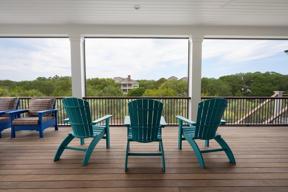 Cornfed Pelican 9 Bedroom Home