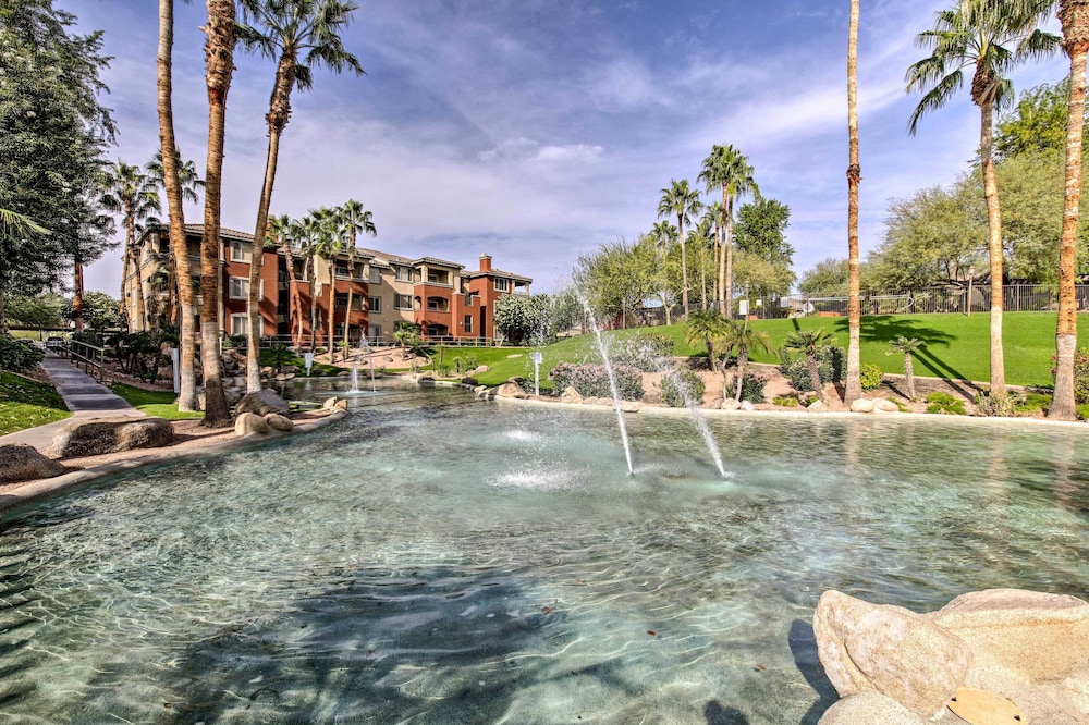 Walk to Papago Park: Central Phoenix Condo