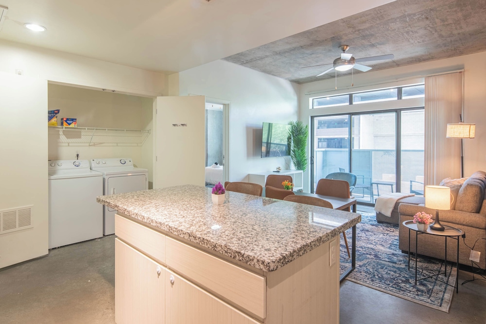 ROVE LIVING/KL - Roosevelt Point