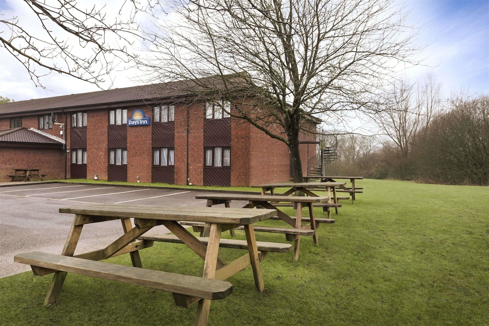 Bridgend Vacations - Days Inn by Wyndham Bridgend Cardiff M4 - Property Image 10