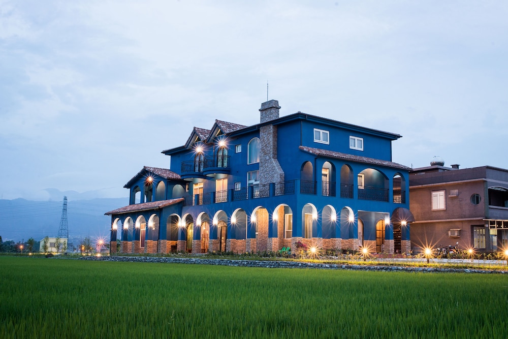 Fly Inn Yilan