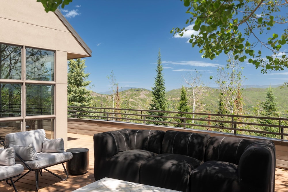 Timberline Lodge by Rove Hot Tub Patio w Views