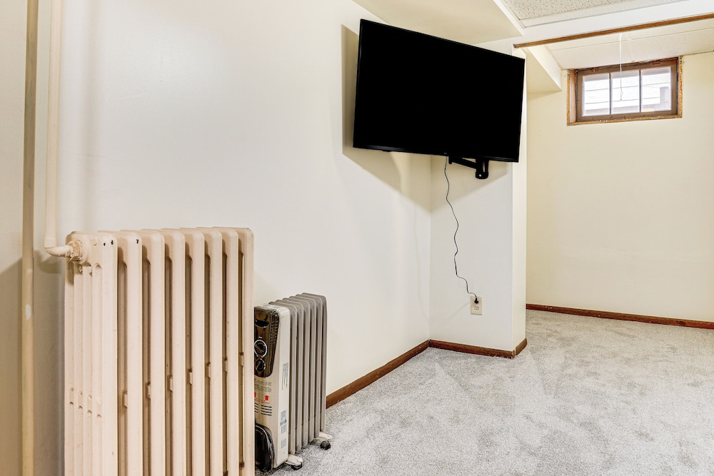 1 Mi to University: Spacious Home in Minneapolis!