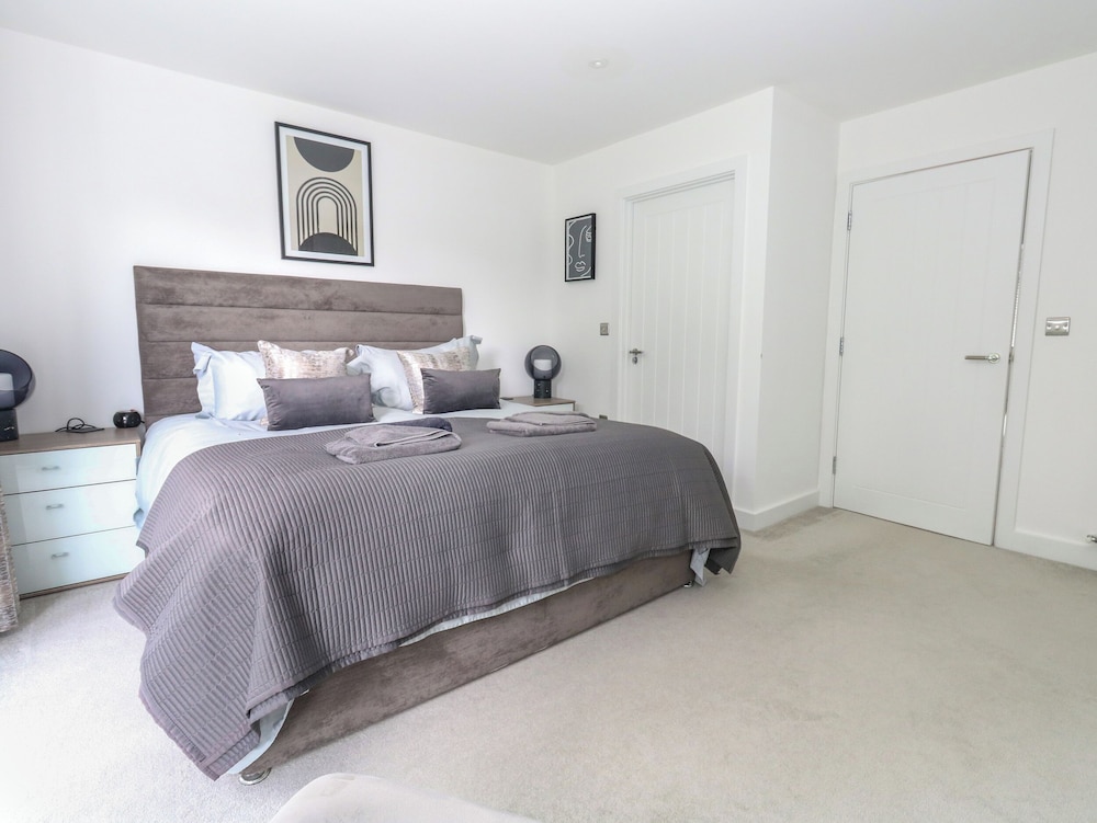 66A Danecourt Road