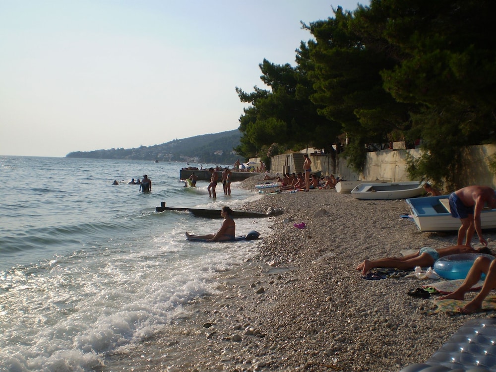 Kate - 20m From the Beach - A1 view 4
