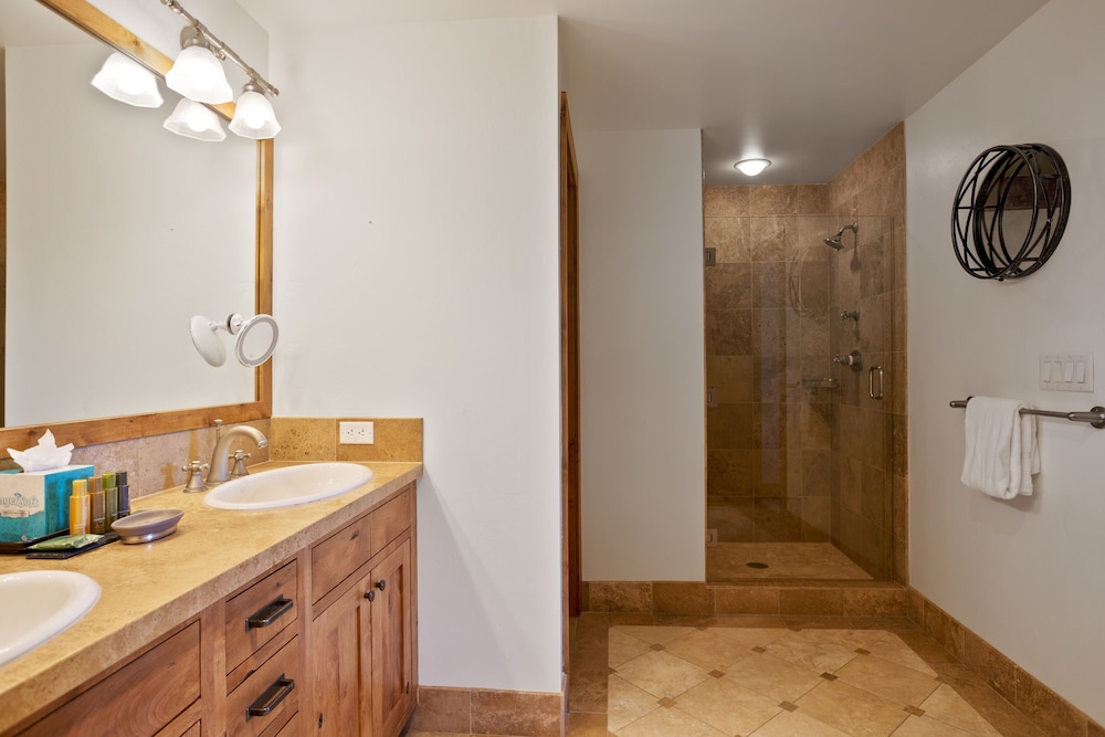 Shooting Star Lodge at Deer Valley Resort - Two Bedroom Residence #103 2 Condo