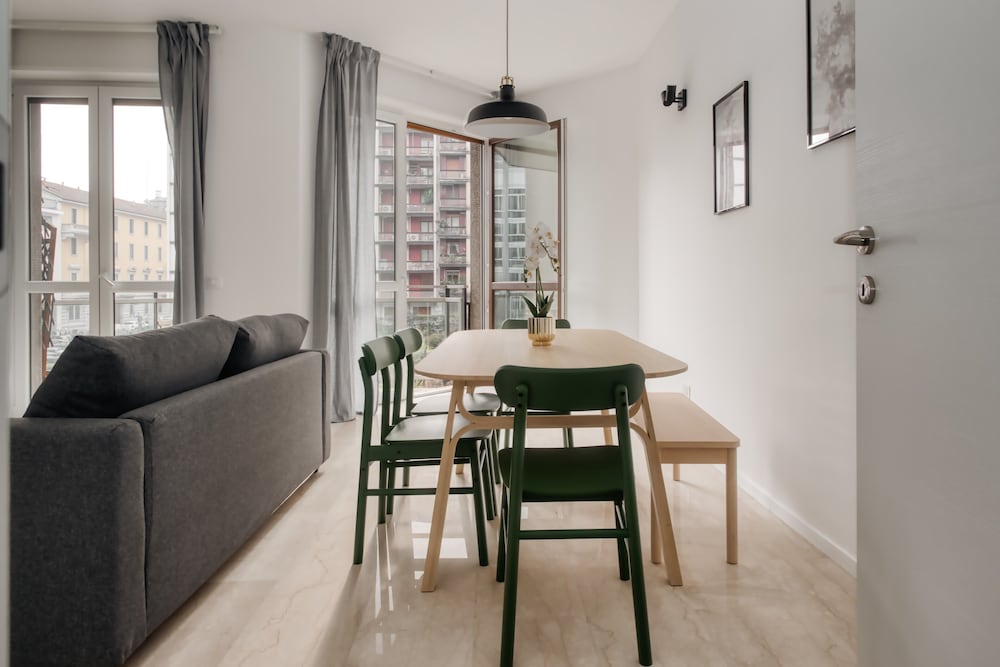 Beautiful apt with 2 balconies