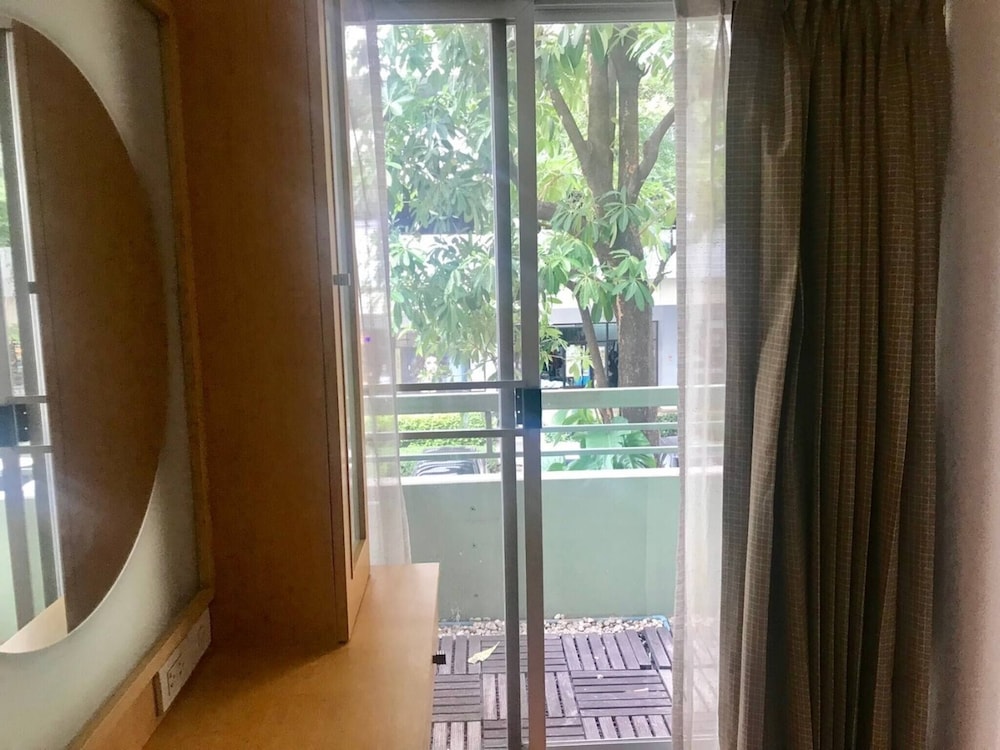 Charming Bangkok Condo in Vibrant Neighborhood