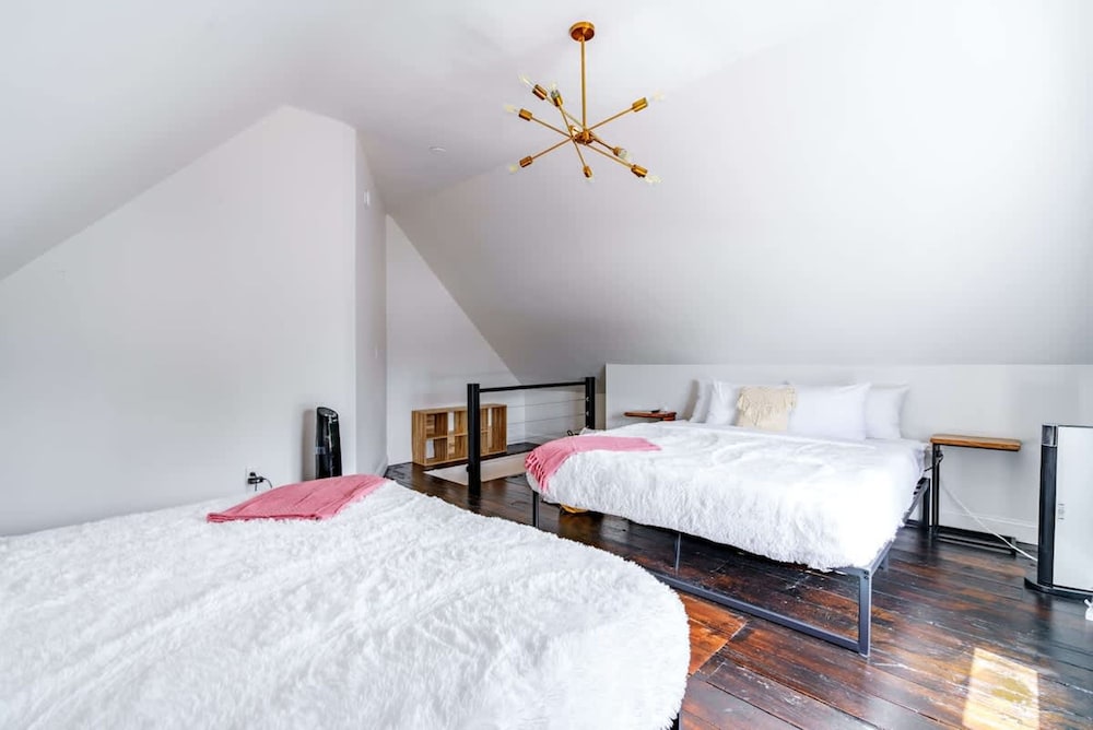 Short North Convention King Bed Parking Free