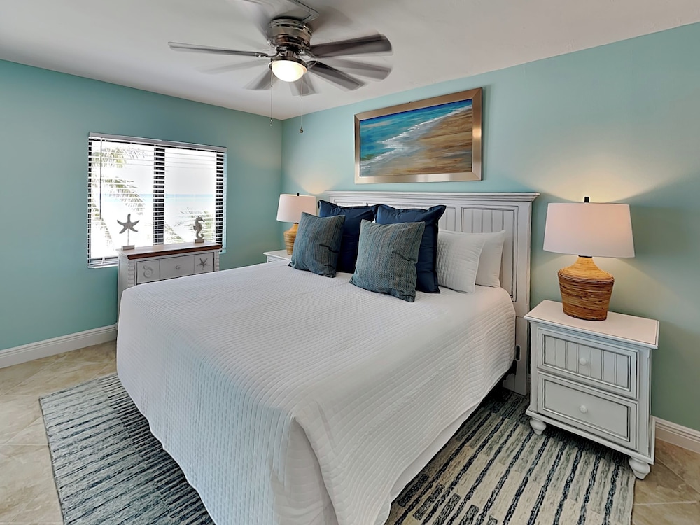 Seaside 2 by Distinctive Beach Rentals
