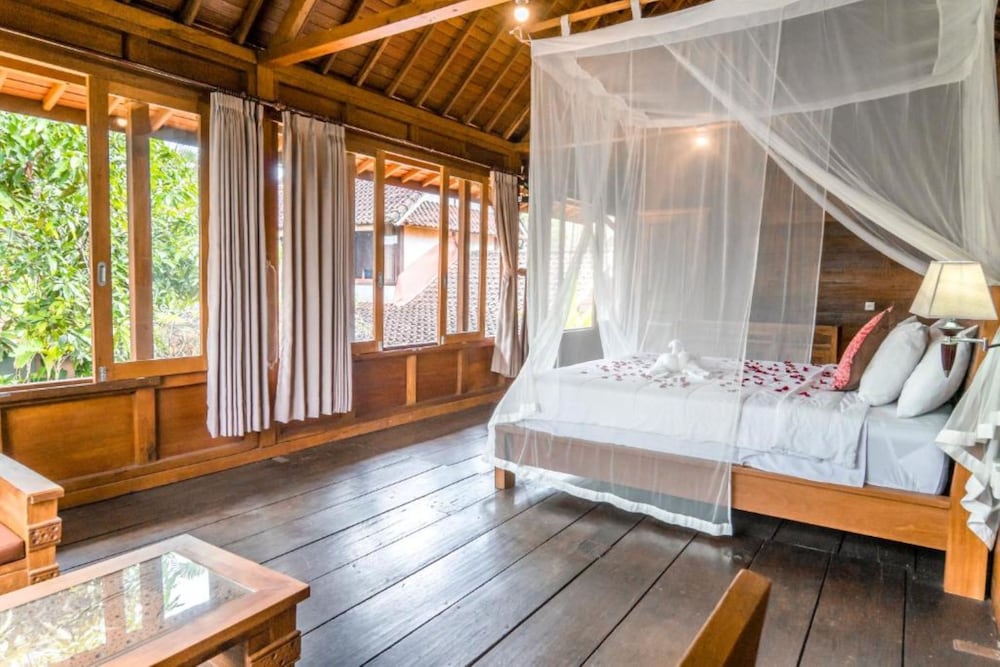 Sari Bamboo Bungalows