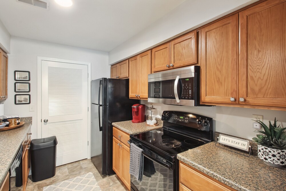 Overland Park Condo, Close to Lakes Parks! - Property Image 16
