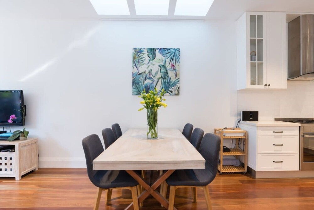 Bright Home in Trendy Newtown Close to the Park