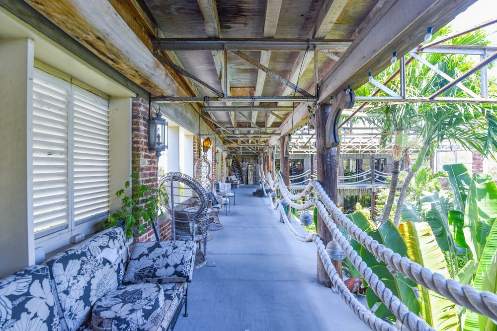 NEW Blue Wave Escape Steps From Duval view 5