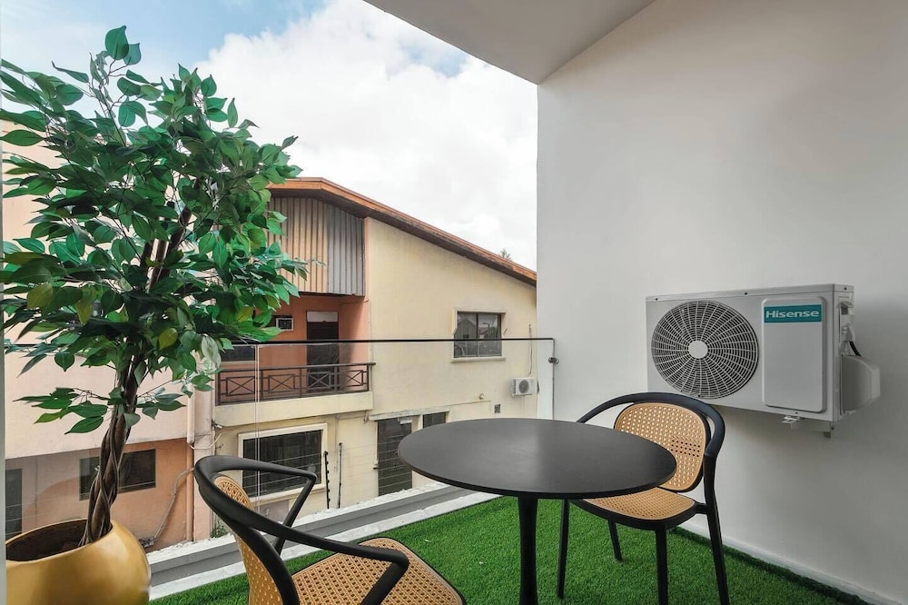 Apartment by Cyrus