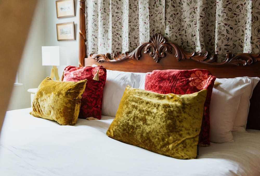 The Suite, 82 Cathedral, Private Parking view 5