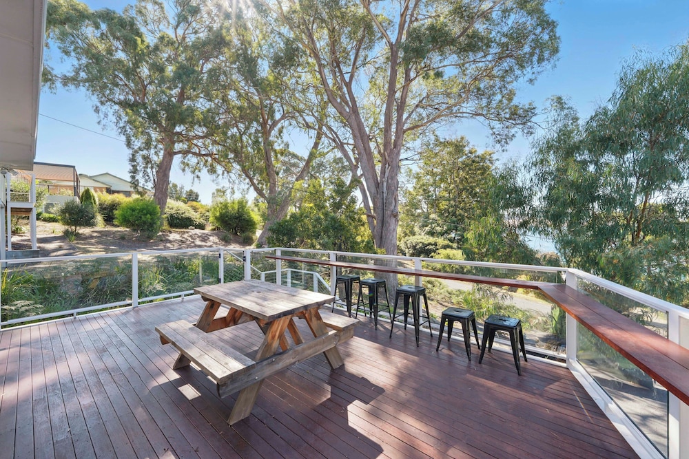 Coningham Beach House - 3 Bedrooms
