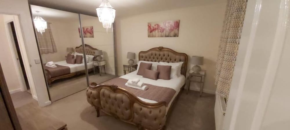Lovely 3-bed House in Luton view 5