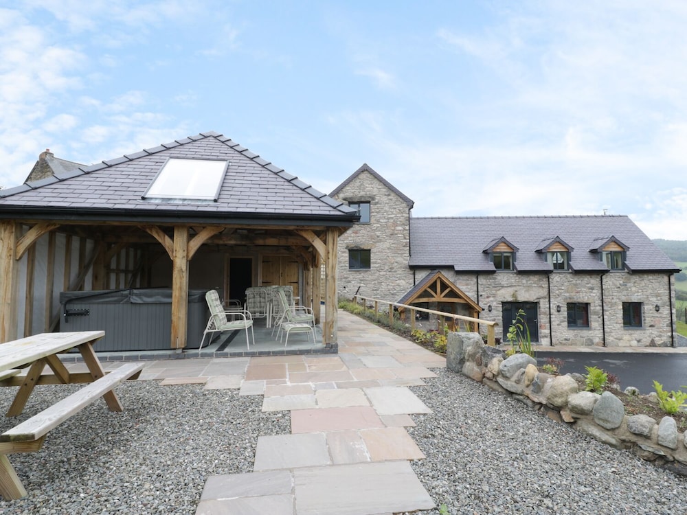 Tyn Y Celyn Isaf