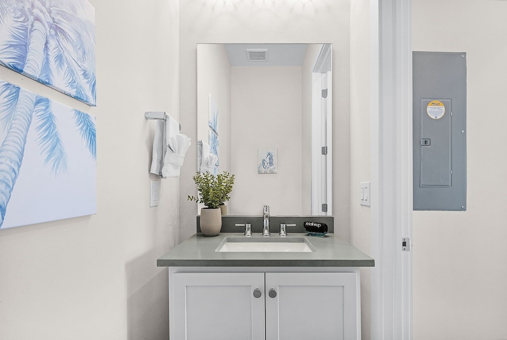 209 Seabreeze Escape: NEW Spacious 5-Bedroom Pool Home 5 Home