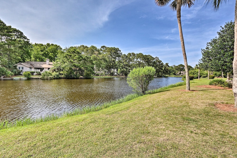 Resort Pool & Golf: Palmetto Dunes Beach Villa view 4