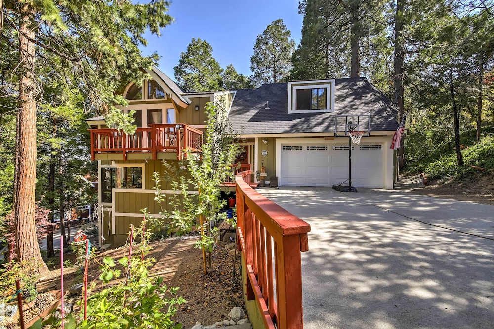 Lake Arrowhead Family Home w/ Deck! view 3