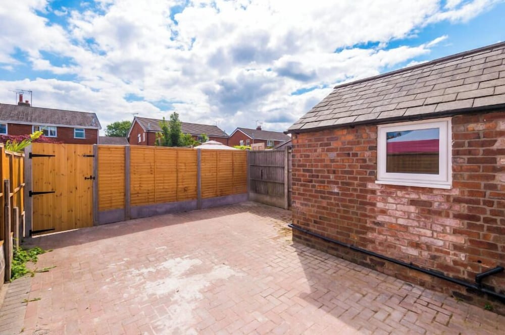 127 Minshull New Road