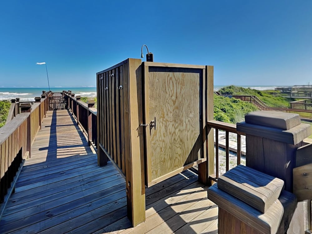 Blue Me A Wave by Topsail Realty