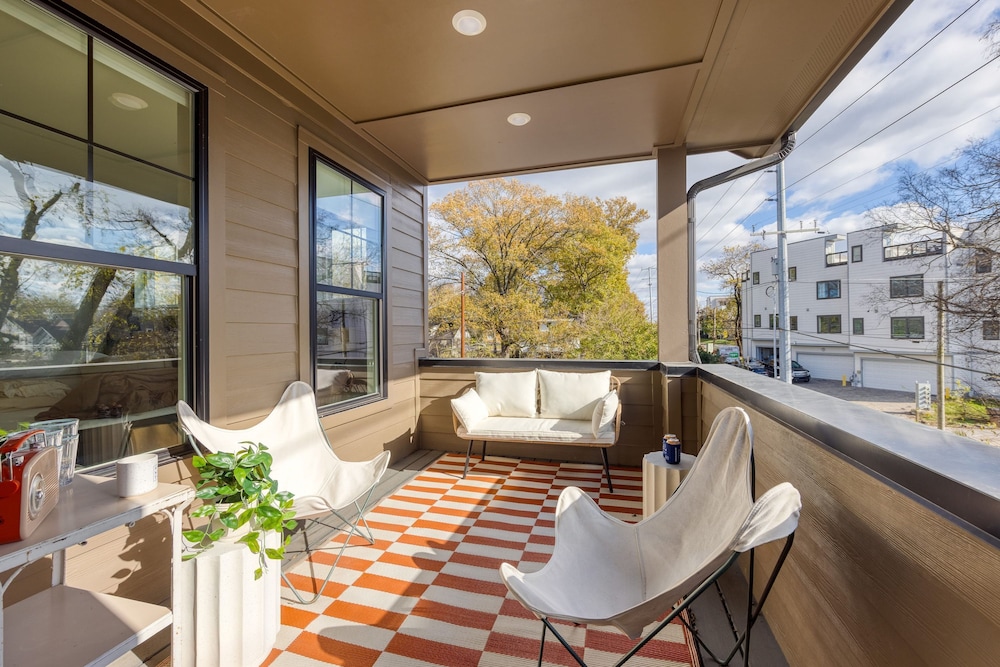 The Stage by Avantstay Chic 4bdr w Covered Balcony Modern Newly Built