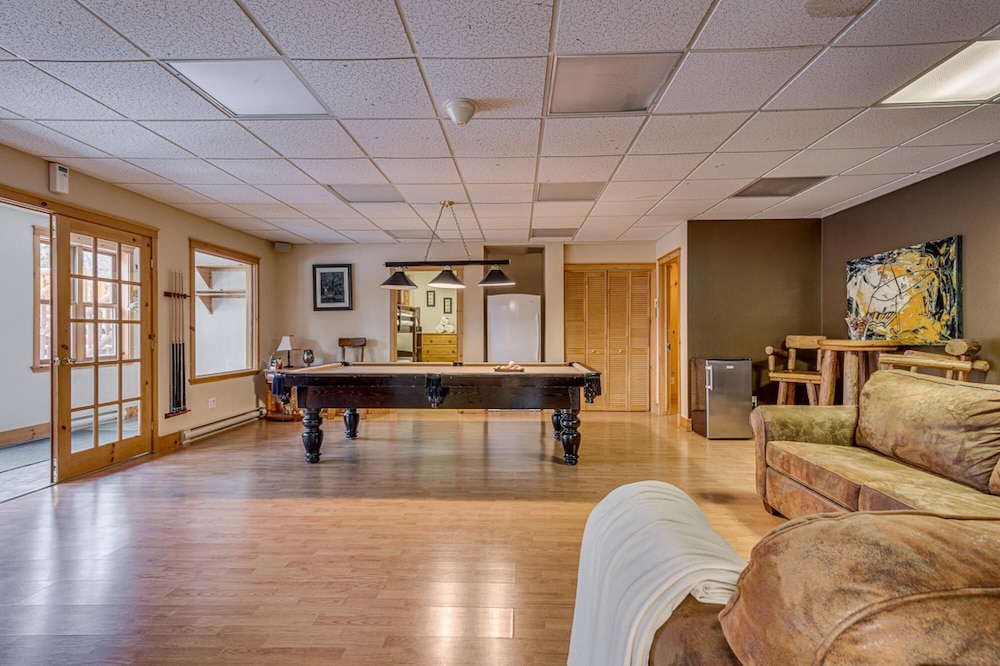 Grand Duc 74 - Gorgeous log Cottage With Private hot tub Heated Pool and Sauna