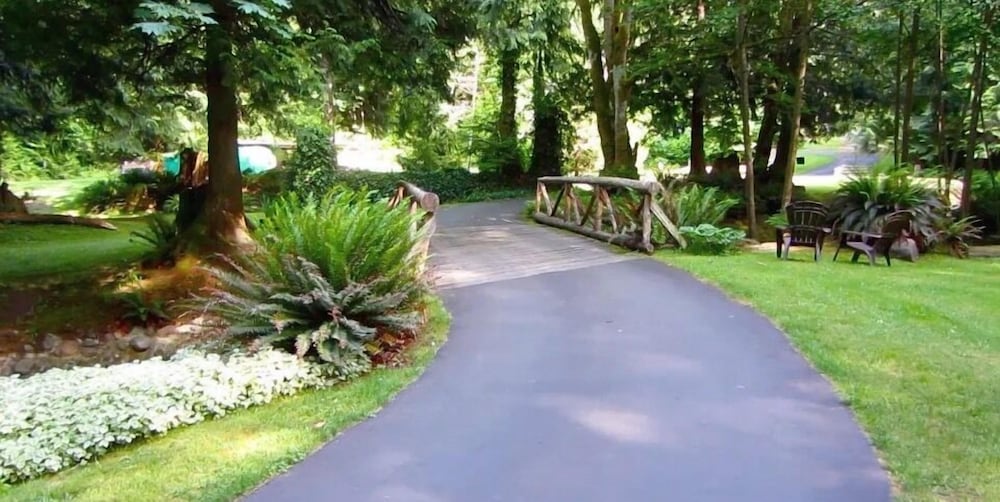 Creekside B & B
