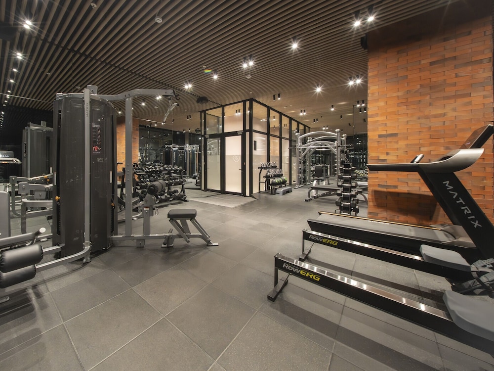Elegant 1BR Apartment With Shared Pool and gym