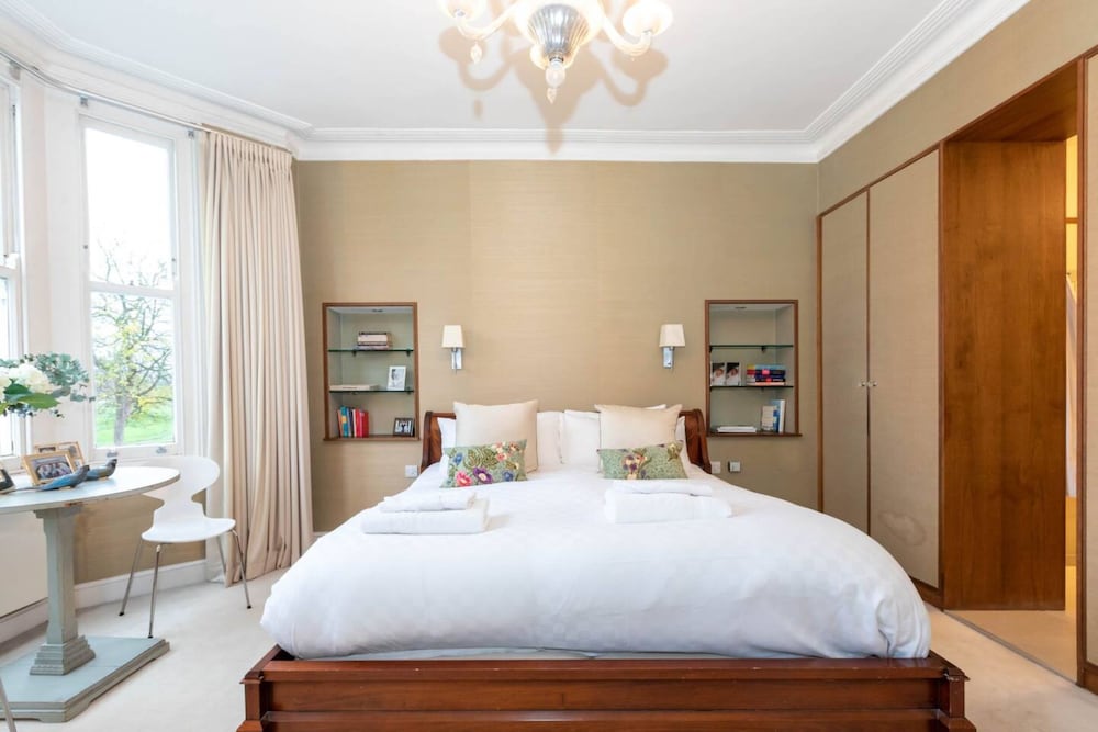Gorgeous 4 Bedroom Family Home Next to Clapham Common